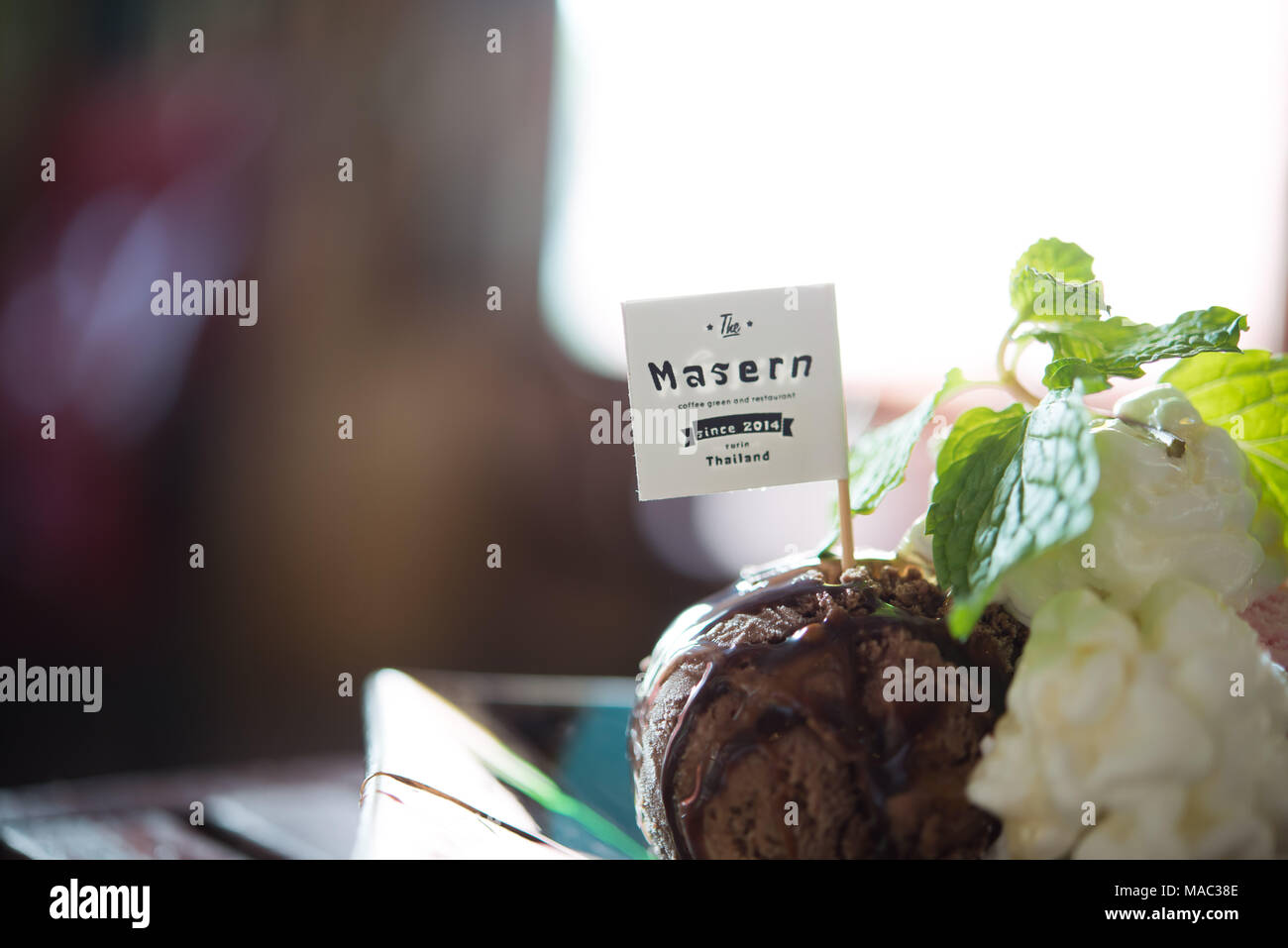 Gemischtes Eis Geschmack auf Gericht sieht lecker. Cafe ferien Chillen mit Eiscreme. Stockfoto