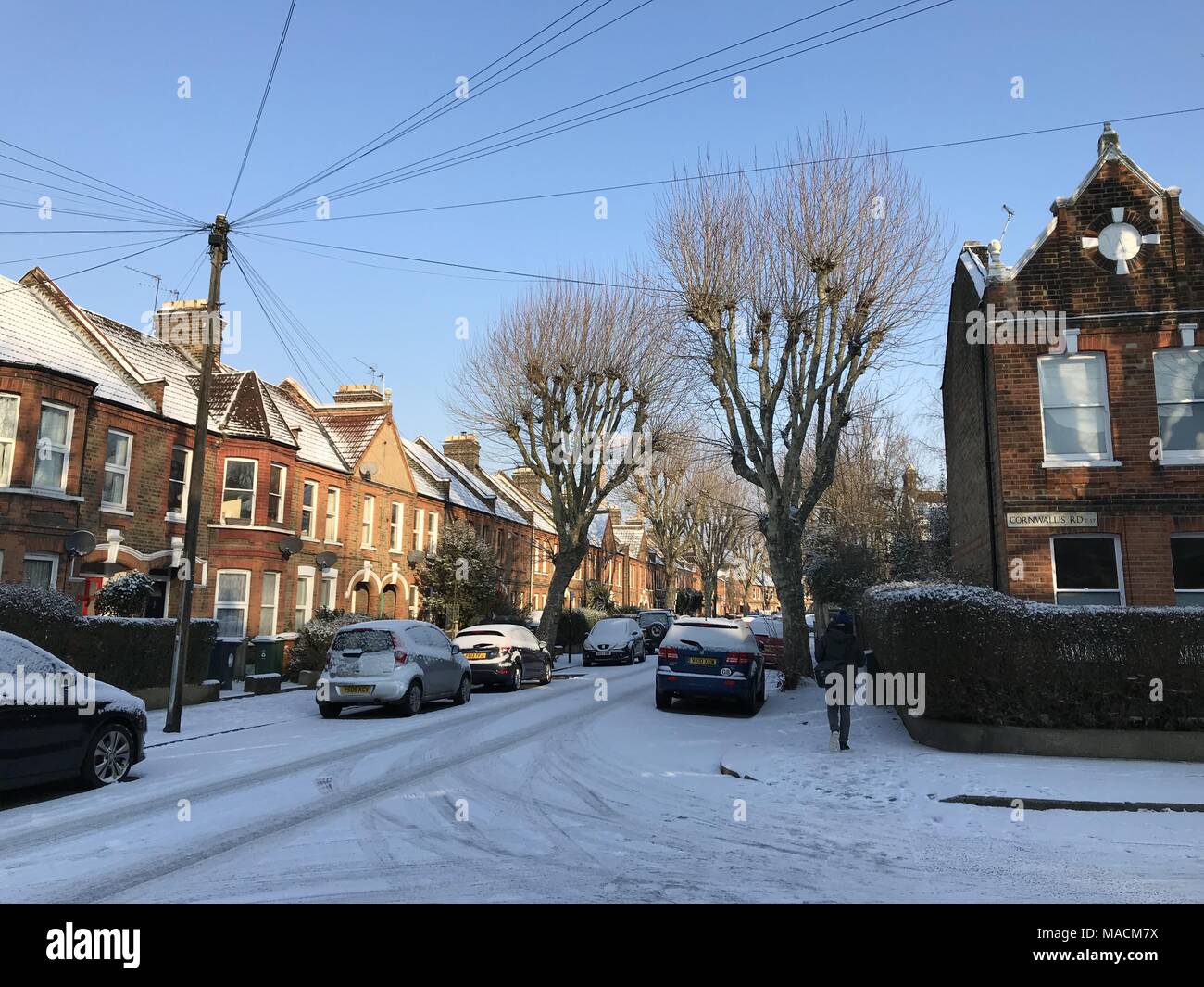 Londoners wachte zu einer tiefen Decke von schneefall über Nacht, da der Kälteeinbruch in der Hauptstadt weiter und der Rest von Großbritannien mit: Atmosphäre, Wo: London, Vereinigtes Königreich, wenn: 28. Feb. 2018 Credit: Jon Gillespie/WANN Stockfoto