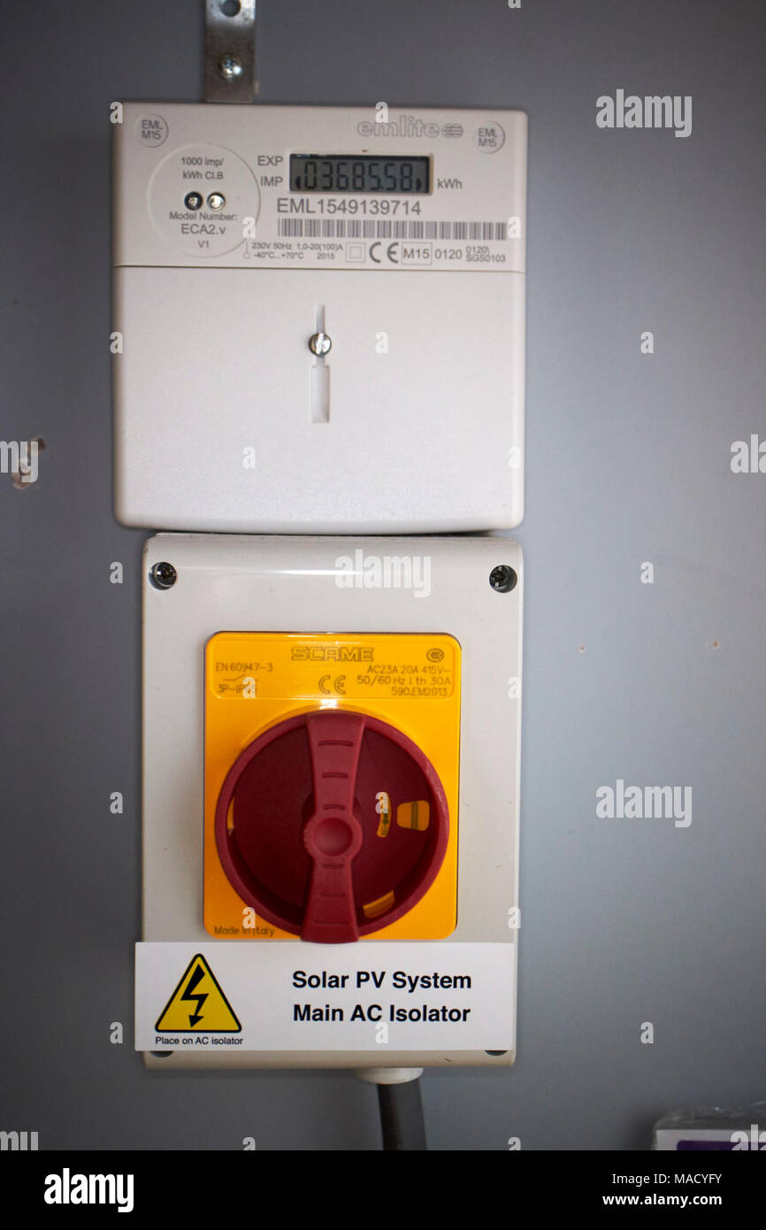 Pv-Anlage AC-Trennschalter mit Solar Generation m Stockfoto