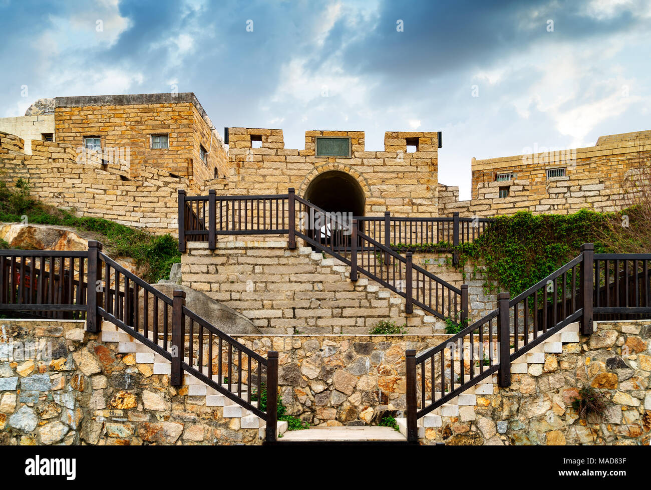 Die alte Stadtmauer von China wird verwendet, um fremde Eindringlinge zu widerstehen. Stockfoto