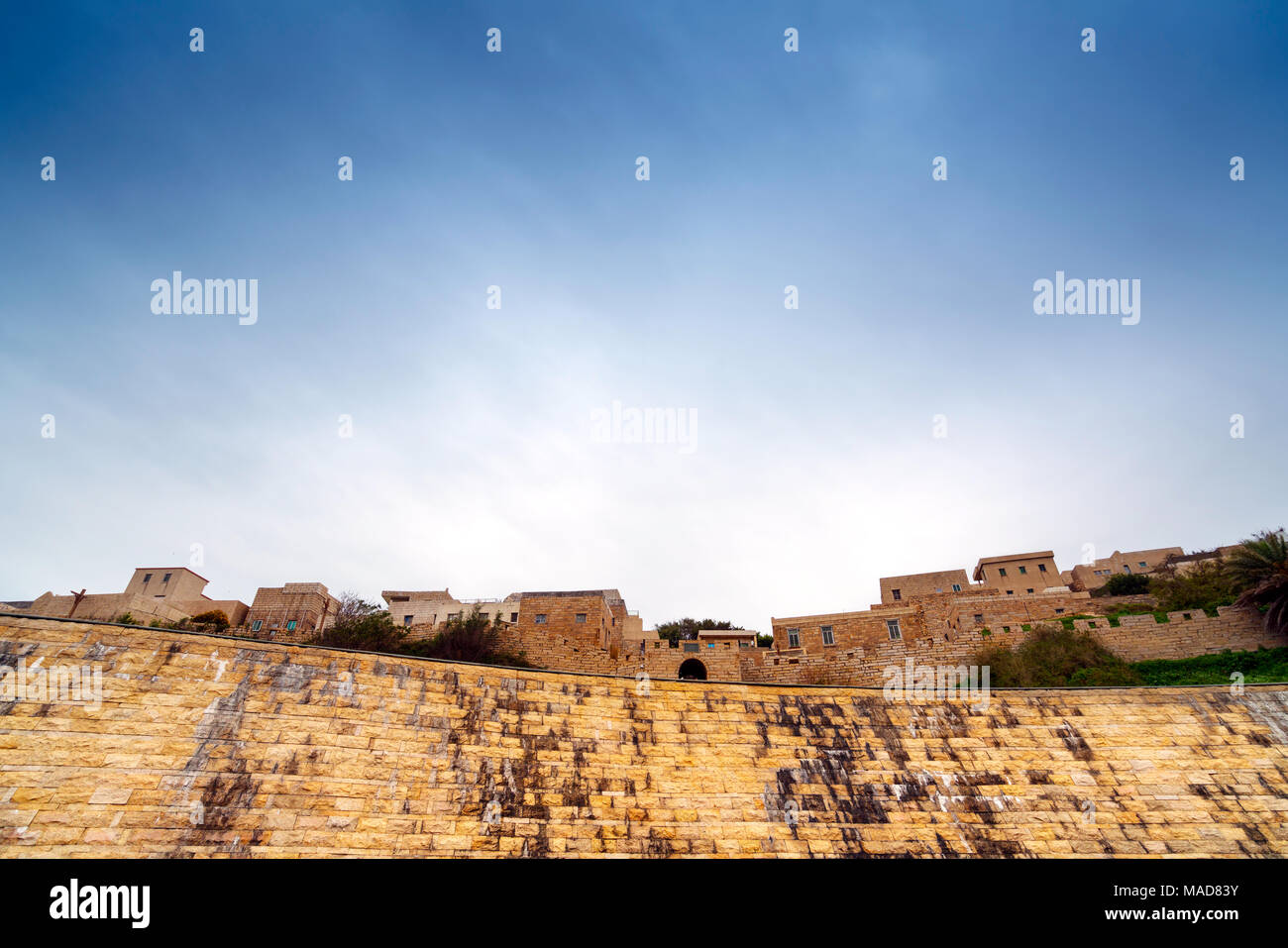 Die alte Stadtmauer von China wird verwendet, um fremde Eindringlinge zu widerstehen. Stockfoto