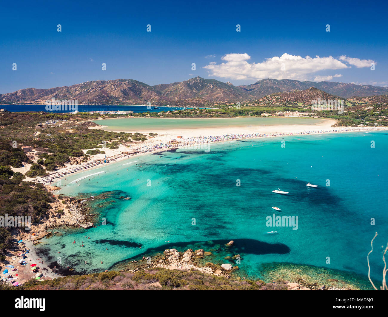 Transparente Und Das Turkisfarbene Meer In Porto Giunco Villasimius Sardinien Italien Stockfotografie Alamy