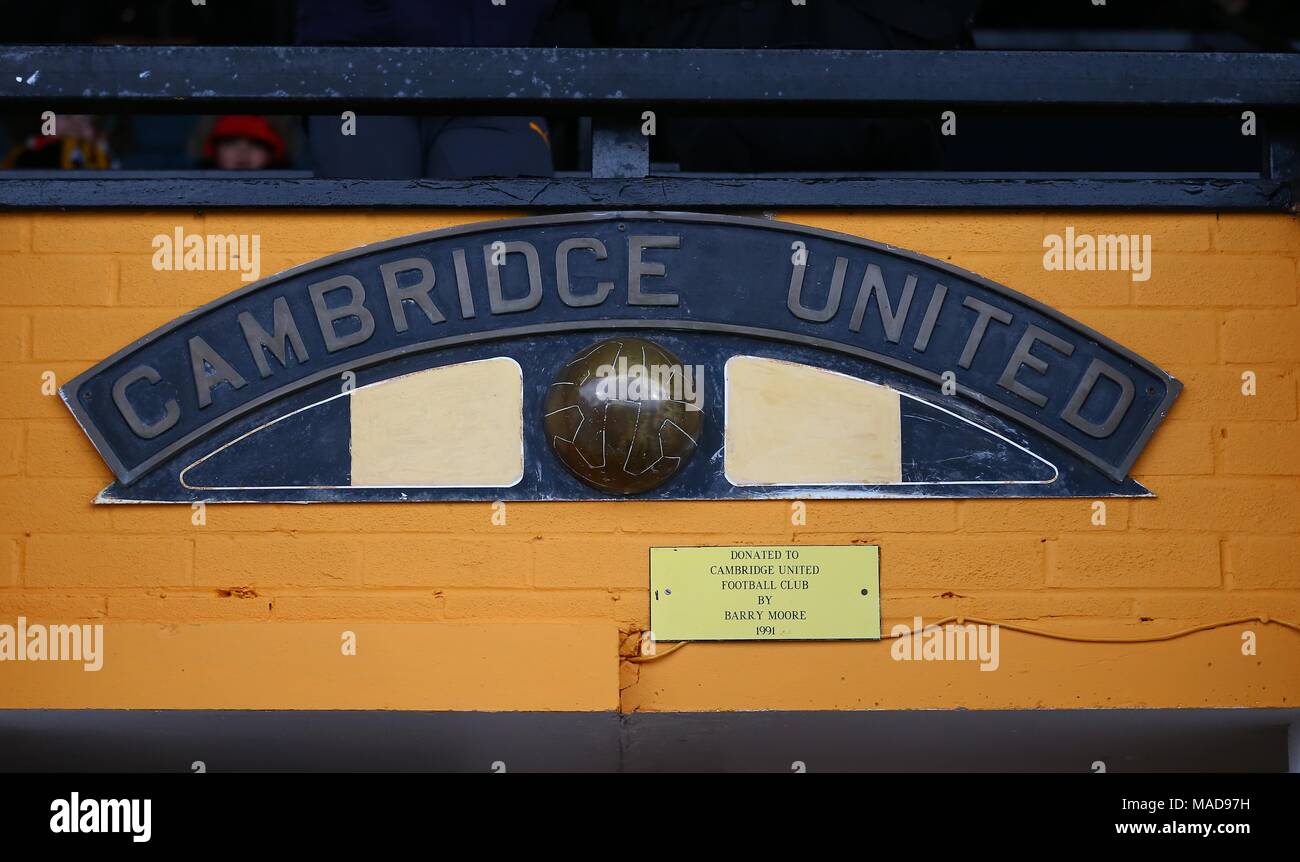 Cambridge United Plakette im Boden während der Himmel Wette Liga 2 Übereinstimmung zwischen Cambridge United und Crawley Town an der Abtei Stadion in Cambridge. 30 Mar 2018 Stockfoto