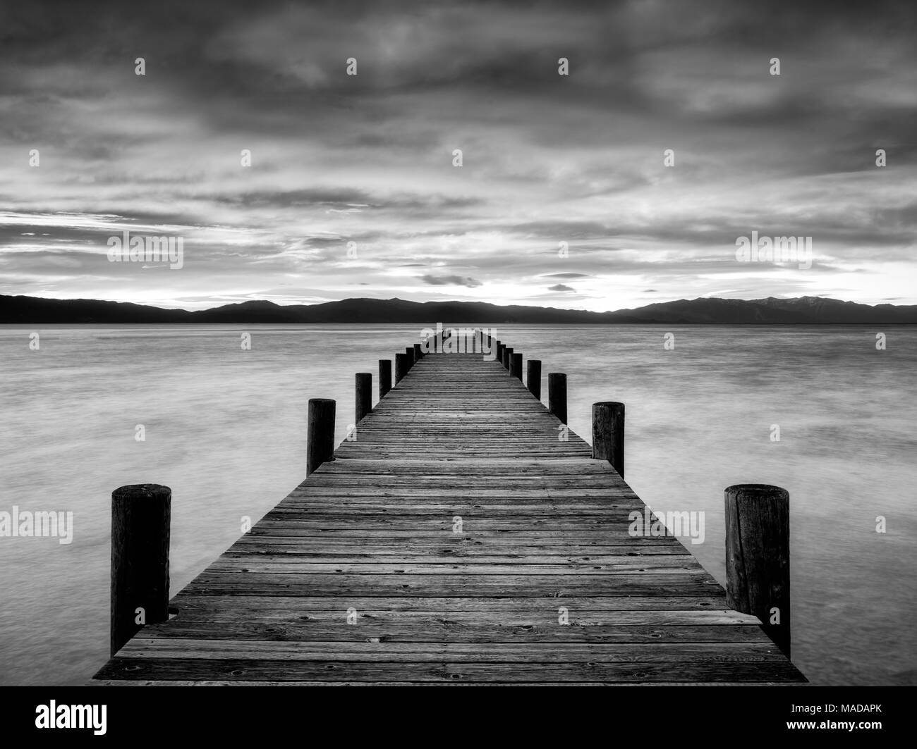 Pier und Sonnenaufgang. Lake Tahoe, Kalifornien Stockfoto