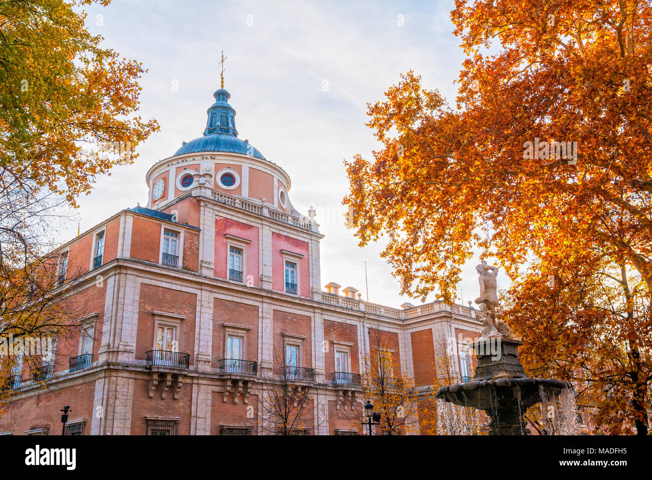 Jardín de la Isla con el Palacio Real de Aranjuez. Madrid. España Stockfoto