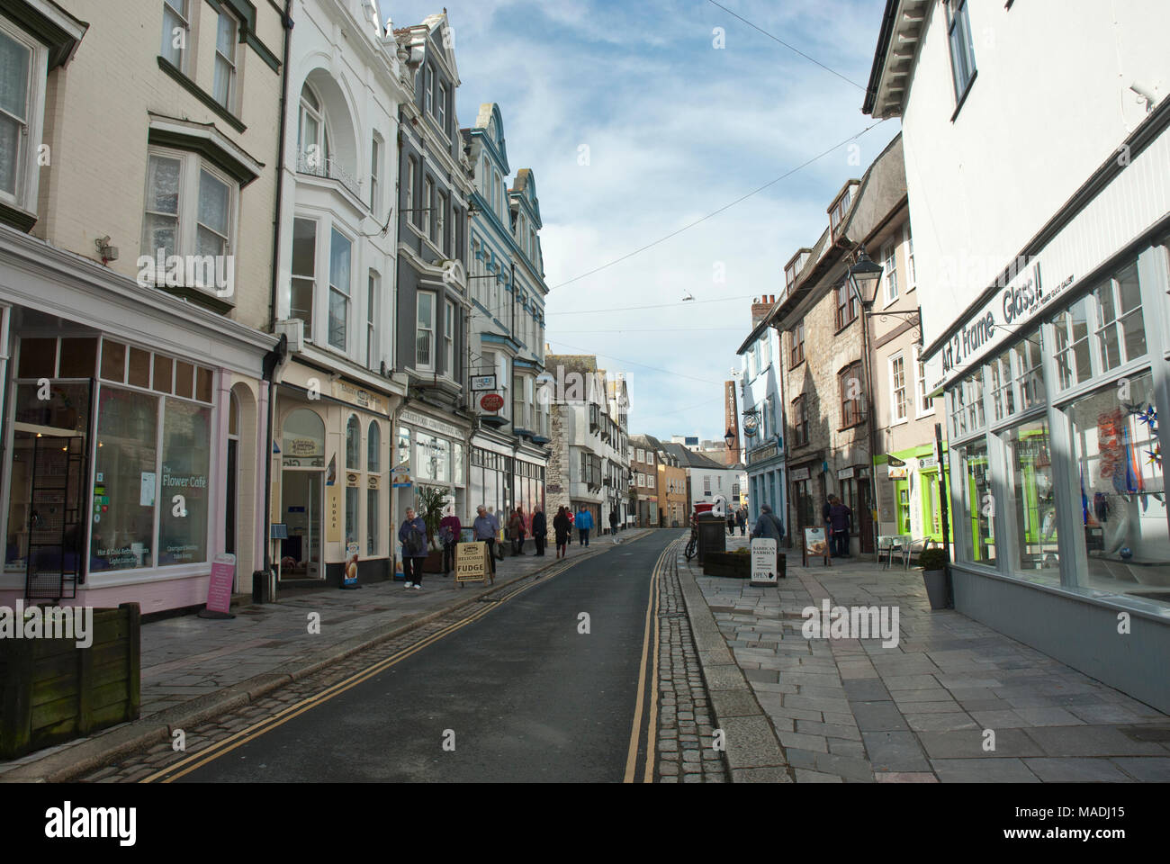 Historische Barbican, Plymouth, Southside Straße mit historischen Gebäuden und kleinen bunten Geschäften. Stockfoto