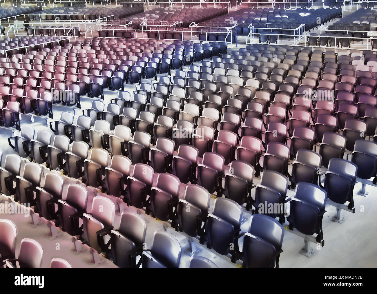 Leere Sitze in einem Amphitheater Stockfoto