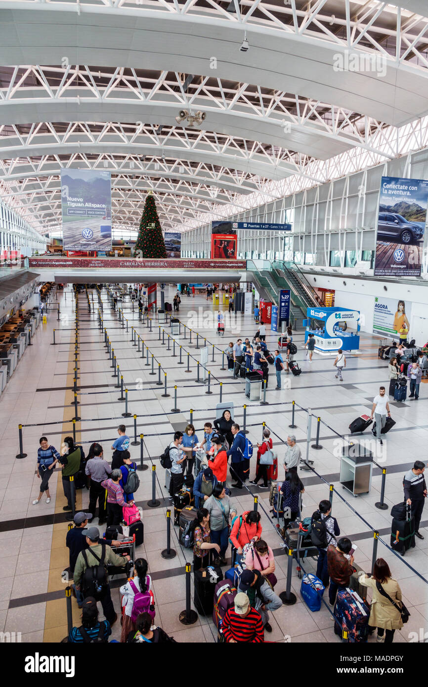 Buenos Aires Argentinien, Ministro Pistarini International Airport Ezeiza EZE, Terminal Gate, innen, Mann Männer männlich, Frau weibliche Frauen, Passagier Pas Stockfoto