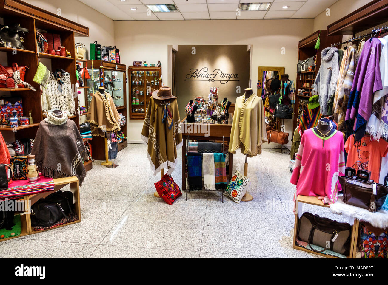 Buenos Aires Argentinien, Ministro Pistarini International Airport Ezeiza EZE, Terminal Gate, innen, Shopping Shopper Shopper Shop Shops Market m Stockfoto