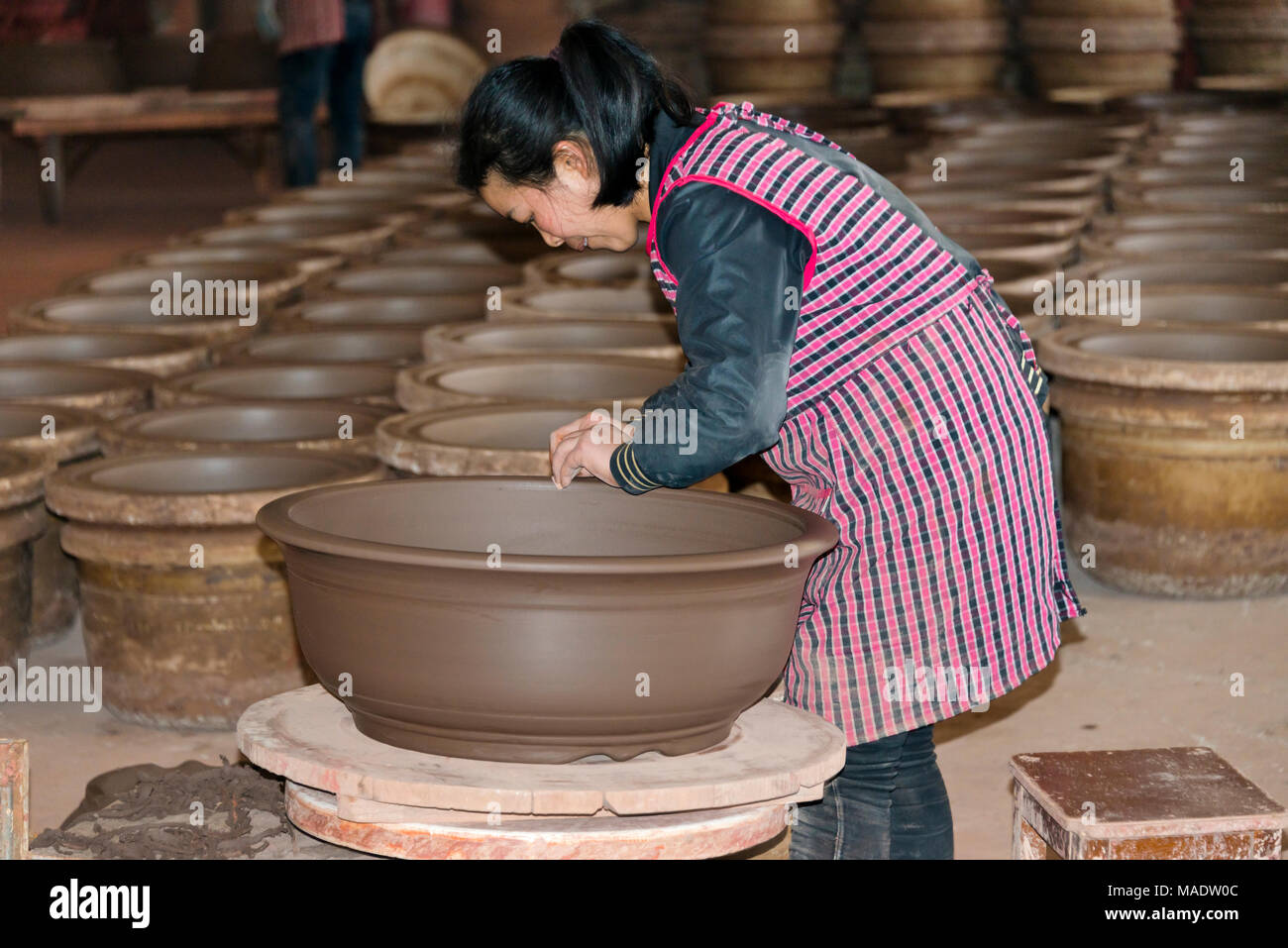 Workshop, Teekannen, Keramik Yixing, Provinz Jiangsu, China Stockfoto