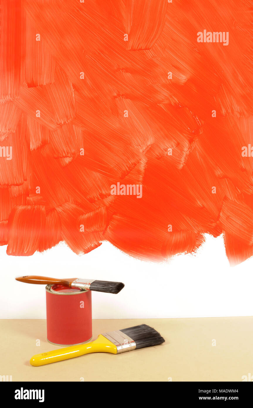 Teilweise Fertig Gestellte Leer Rot Bemalten Wand Mit Farbe Und Pinsel Platz Fur Kopieren Stockfotografie Alamy