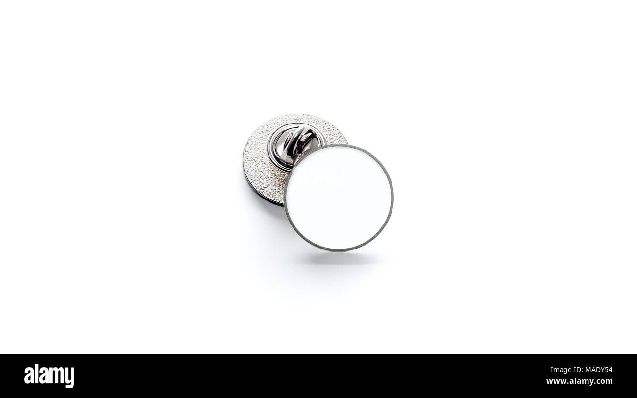 Leere weiße runde Silber Abzeichen am Revers mockup Stack, 3D-Rendering. Leere Luxus harten Zahnschmelz pin mockup. Verschluss-design Vorlage. Teure Metall kreisrunde Brosche für logo Präsentation Stockfoto