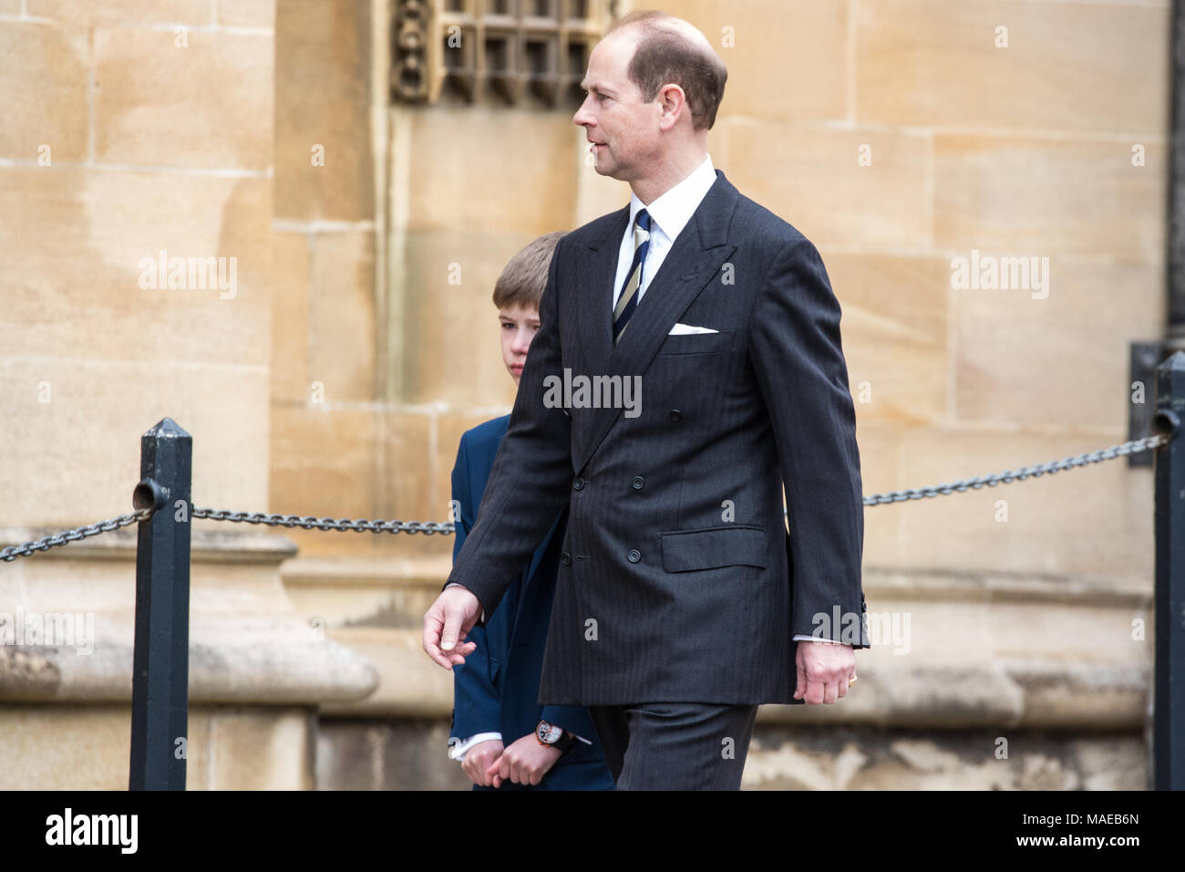 Windsor, Großbritannien. Der 1. April 2018. Prince Edward, Earl of Wessex, kommt der Ostersonntag Service in der St. George's Chapel in Windsor Castle mit seinem Sohn James, Viscount Severn besuchen. Credit: Mark Kerrison/Alamy leben Nachrichten Stockfoto