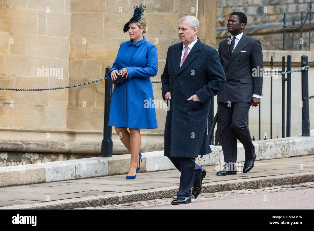 Windsor, Großbritannien. Der 1. April 2018. Prinz Andrew, der Herzog von York, kommt der Ostersonntag Service in der St. George's Chapel in Windsor Castle neben Zara Tindall zu besuchen. Credit: Mark Kerrison/Alamy leben Nachrichten Stockfoto