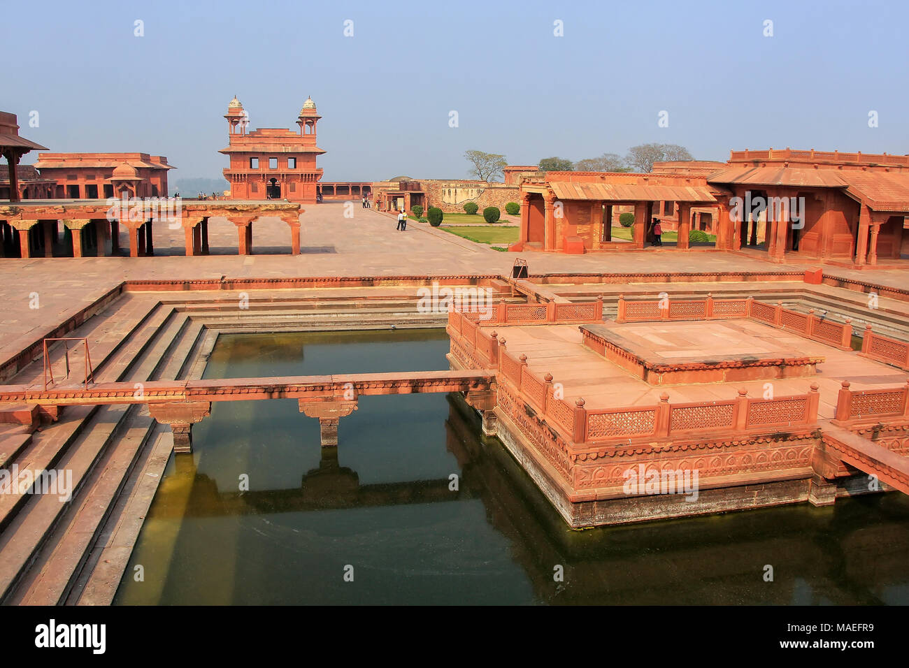 Zierpflanzen Pool in Fatehpur Sikri Komplex, Uttar Pradesh, Indien. Fatehpur Sikri ist einer der am besten erhaltenen Beispiele der Mughal Architektur in Indien Stockfoto