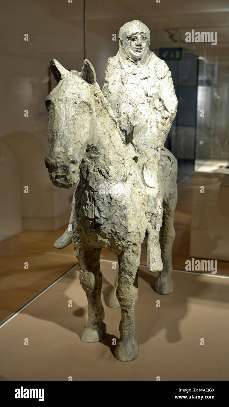 Reiten Skulptur in der Elizabeth Frink Kunst Ausstellung in der Bucks County Museum, Aylesbury, Buckinghamshire, England, Großbritannien Stockfoto