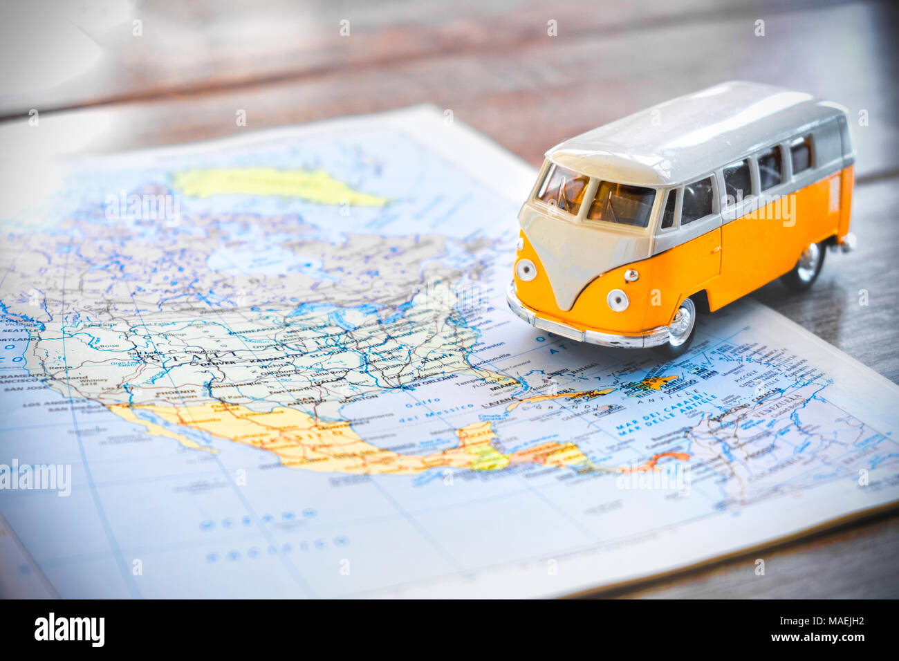 USA auf der Straße Reiseplanung mit Hippie van Stockfoto