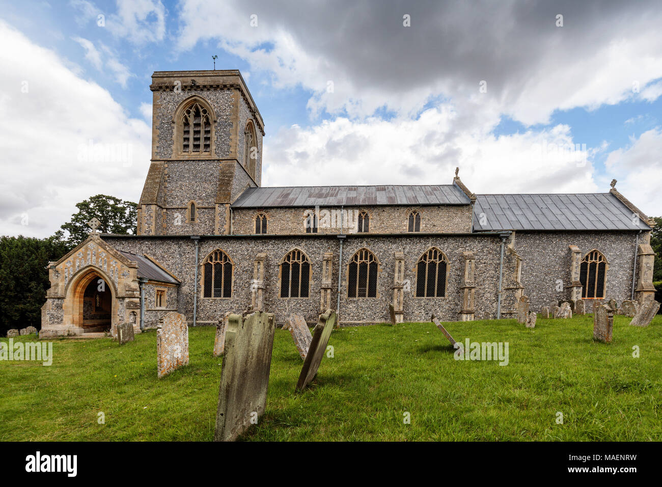 St Andrew Church, ein 15. Jahrhundert Flint und Kalkstein Gebäude, in dem Dorf Blickling, Norfolk, England, Vereinigtes Königreich. Stockfoto
