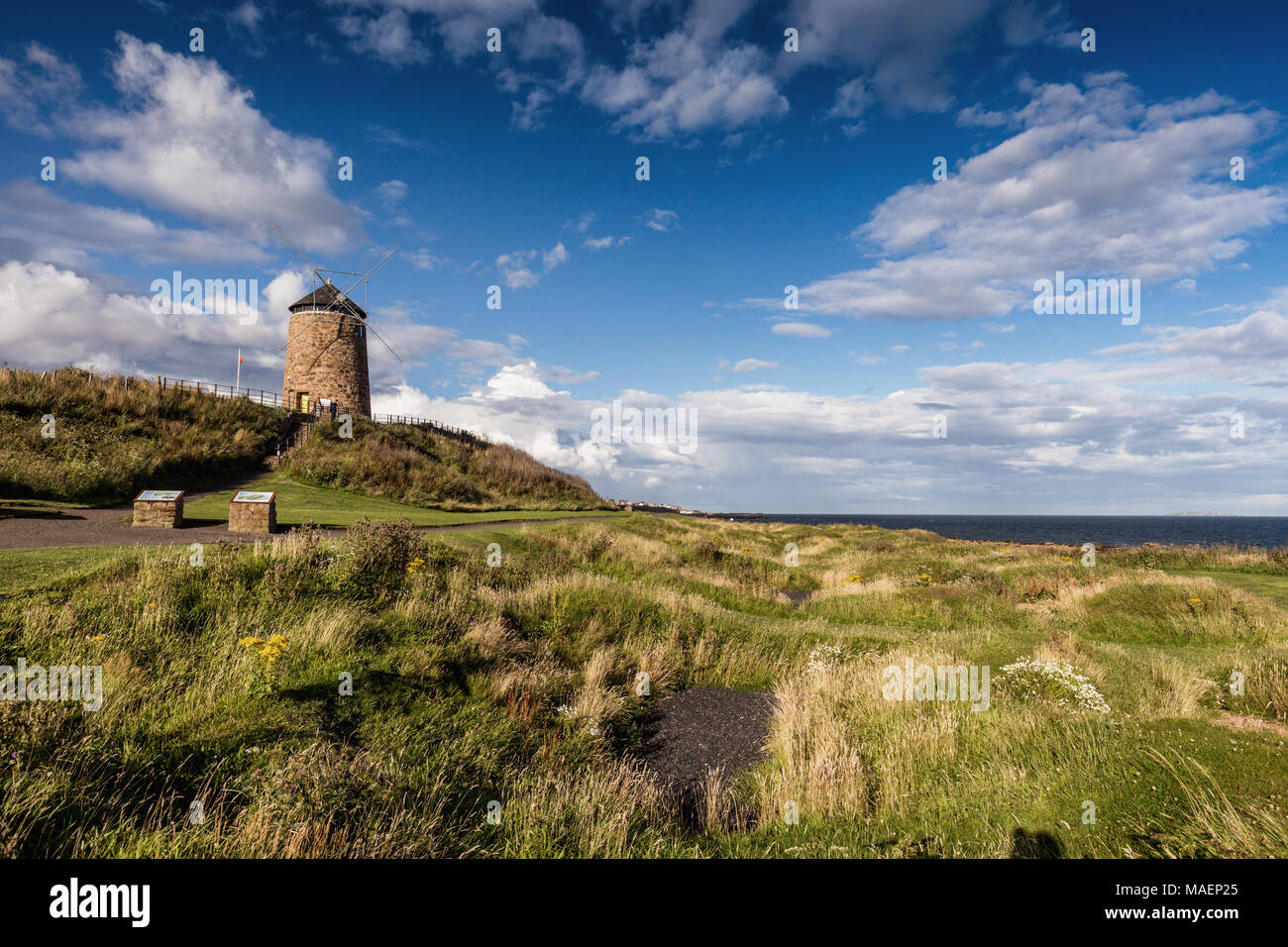 St Monans Windmühle auf der Landspitze in der Nähe von Scottish Küstenort St Monans im East Neuk von Fife, Schottland, Großbritannien Stockfoto