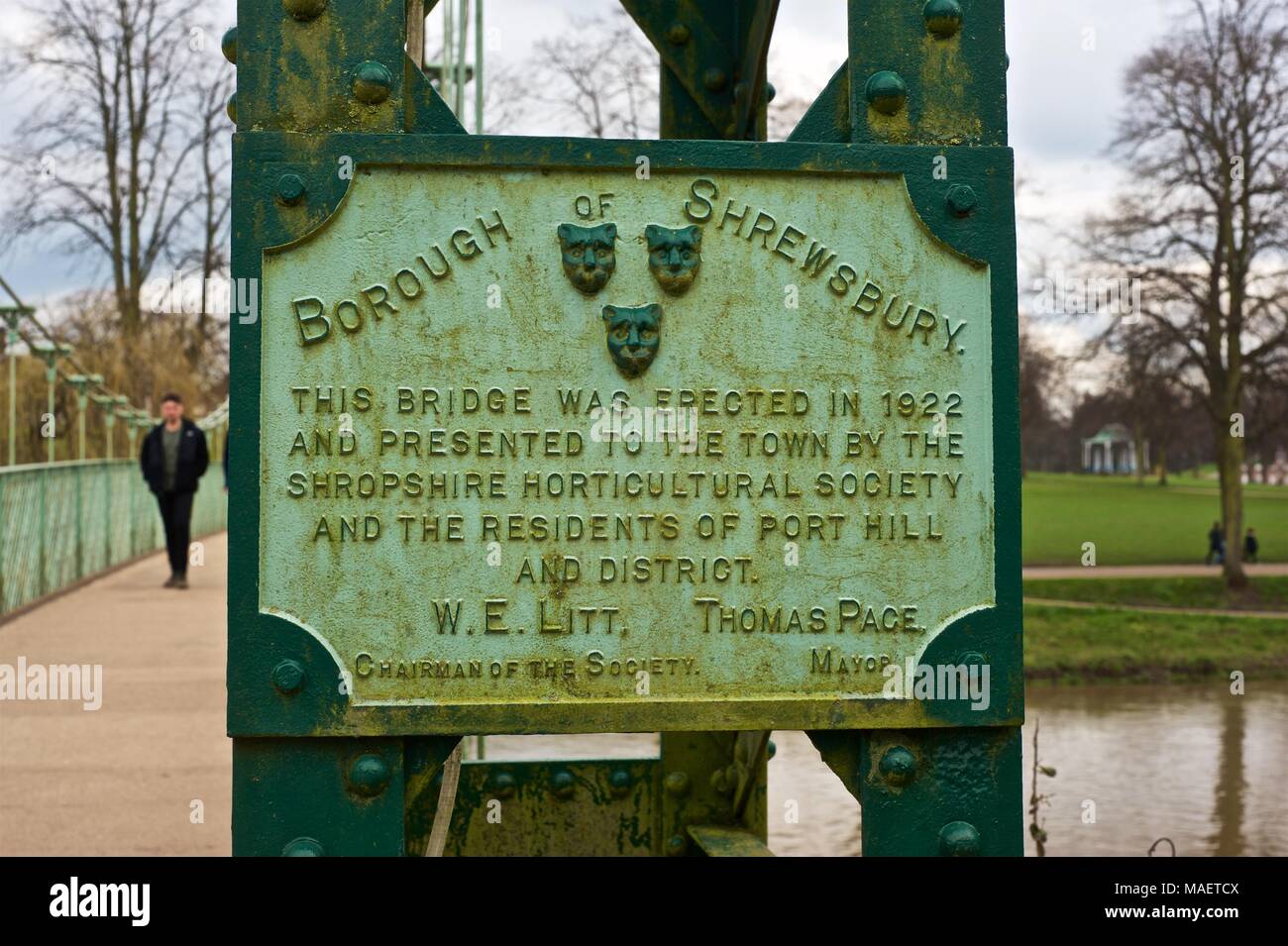 Port Hill Fußgängerbrücke in Shrewsbury, Shropshire, England, historische Elemente und Metall Hängebrücke aus 1922 Stockfoto