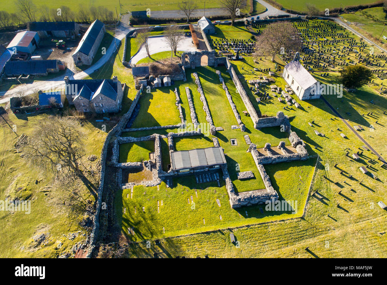 Die kreuzförmige geformten Umriss der Strata Florida (ystrad Fflur) ruiniert Zisterzienserabtei, in der Nähe von Pontrhydfendigaid, Ceredigion Wales UK Stockfoto