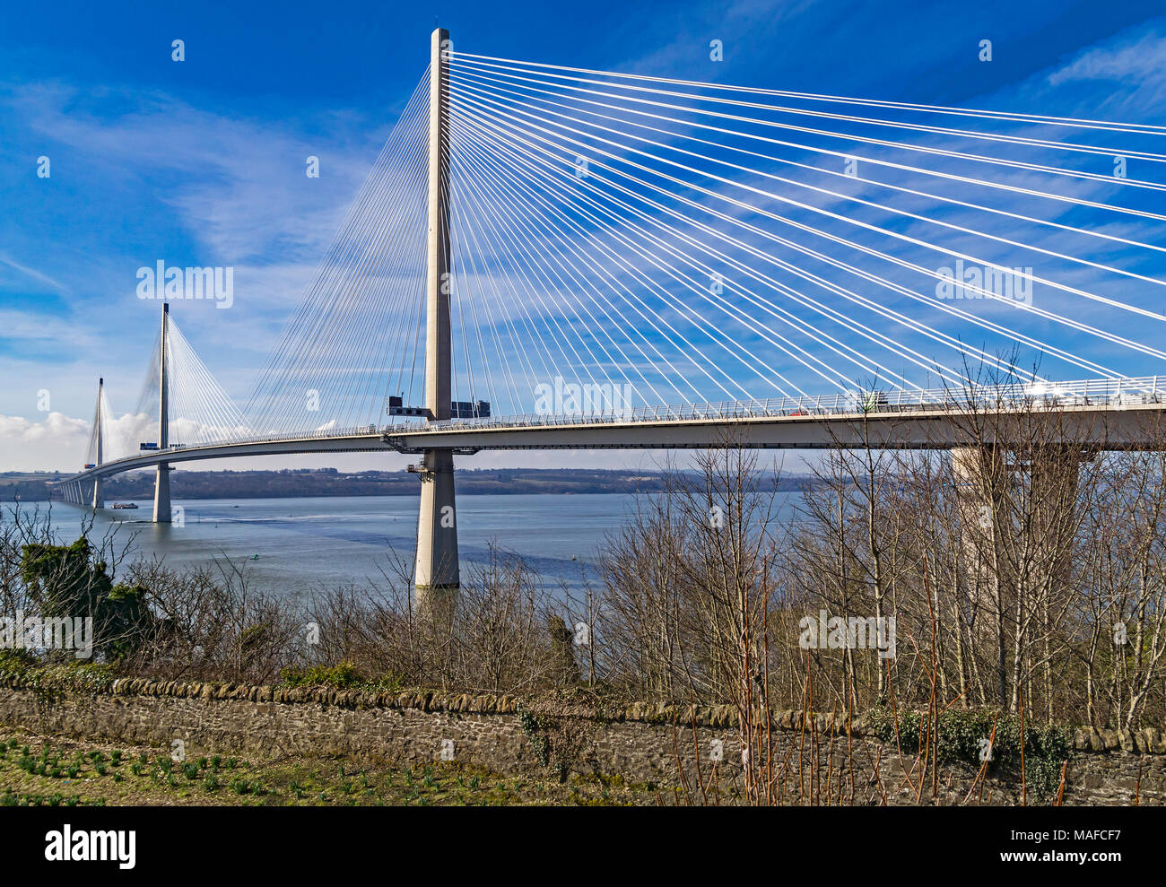 Die neu commpleted Queensferry Road Bridge Überqueren von North Queensferry Fife Schottland Großbritannien gesehen Stockfoto