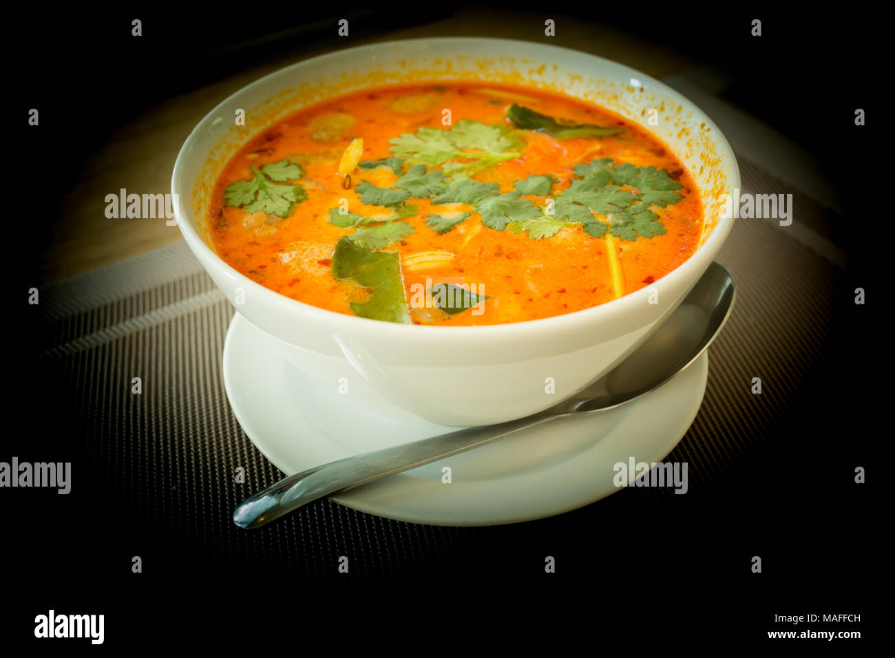 Tom Yum. Sehr würzig Sauer und köstliche Suppe. Thai Food Stockfoto