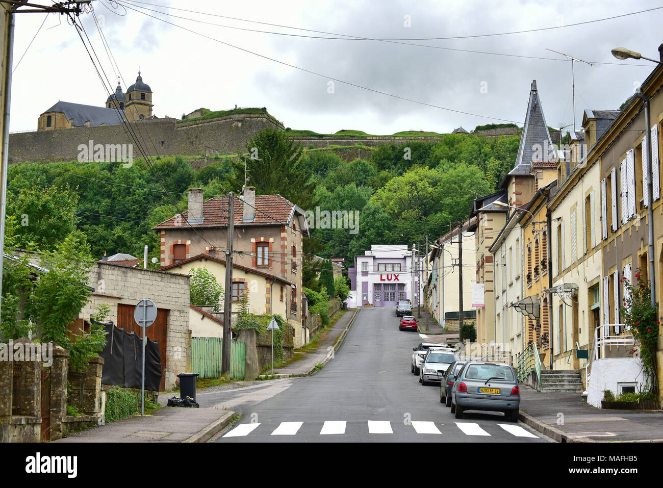 Street View in Montmédy, eine französische Gemeinde im Département Meuse Abteilung in Grand Est im Nordosten Frankreichs. Stockfoto