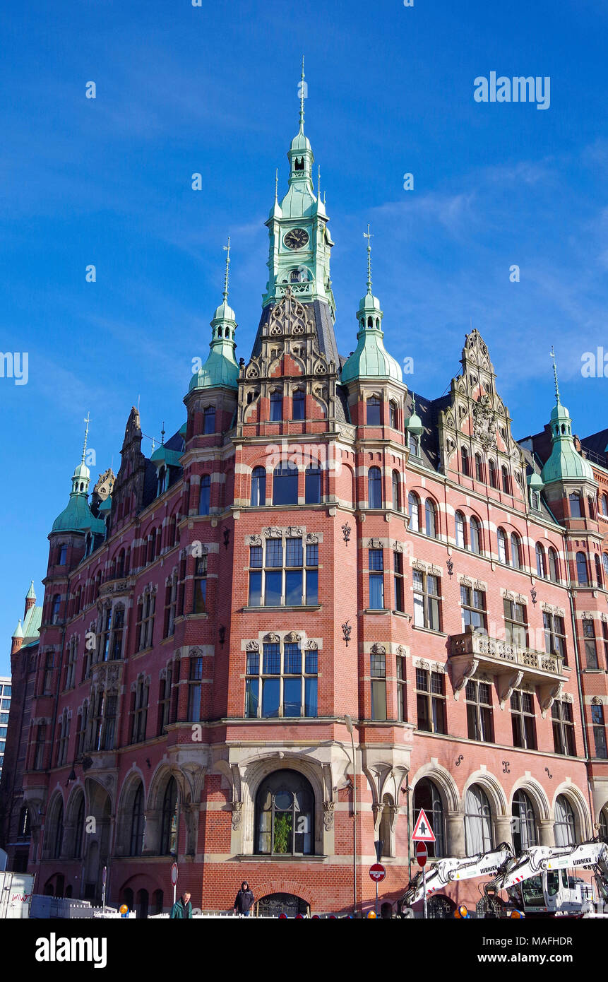 Die Hafenrathaus, Harbour City Hall, in neo High-Gothic Stil, in der Speicherstadt, dem historischen Hafen von Hamburg, Deutschland. Stockfoto