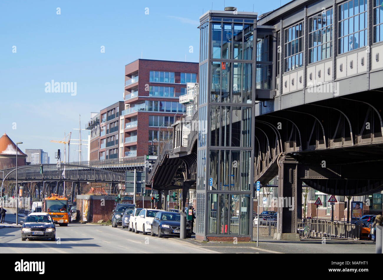 Der U-Bahnhof Baumwall erhöht, jetzt Baumwall (Elbphilharmonie), in Zeile 3 der Hamburger U-Bahn genannt. Stockfoto
