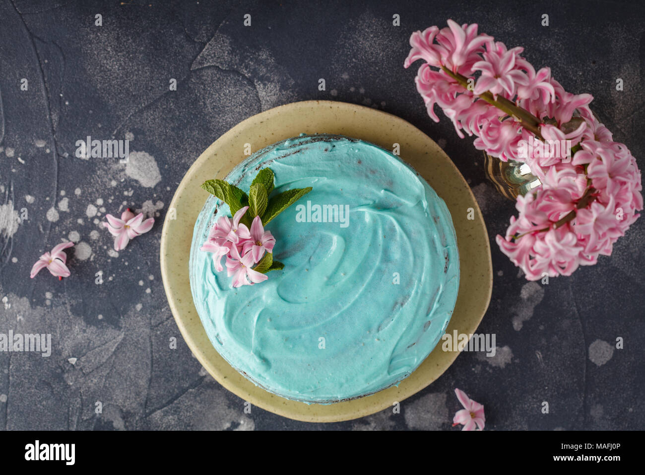 Einfacher Schokoladenkuchen Stockfotos und -bilder Kaufen - Alamy
