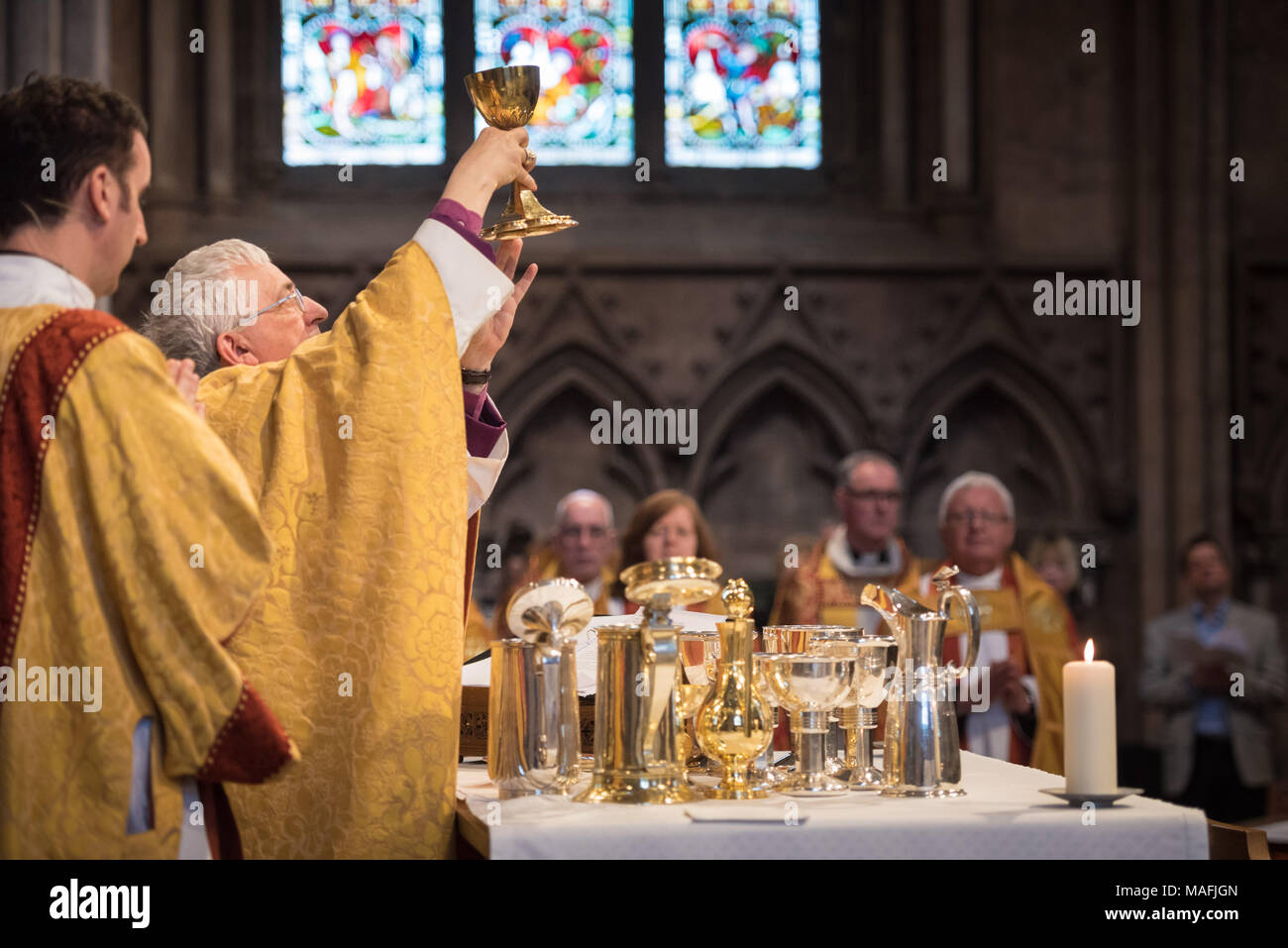 Kathedrale von Lichfield, Lichfield, Staffordshire, Großbritannien. 29. März 2018. Der Bischof von Lichfield zusammen mit Hunderten von Klerus und Gläubige an TOGE Stockfoto