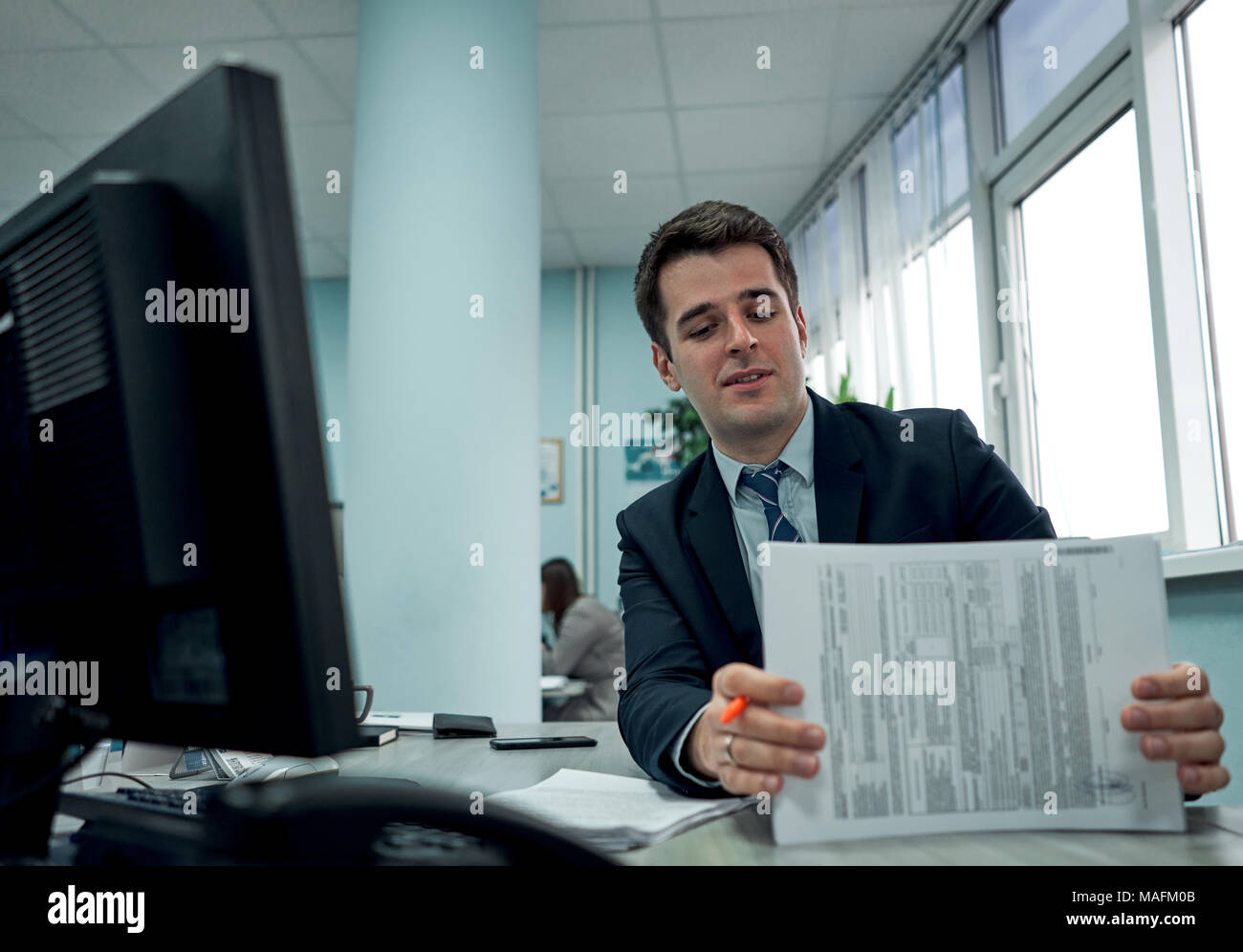 Man schließt einen Vertrag Stockfoto