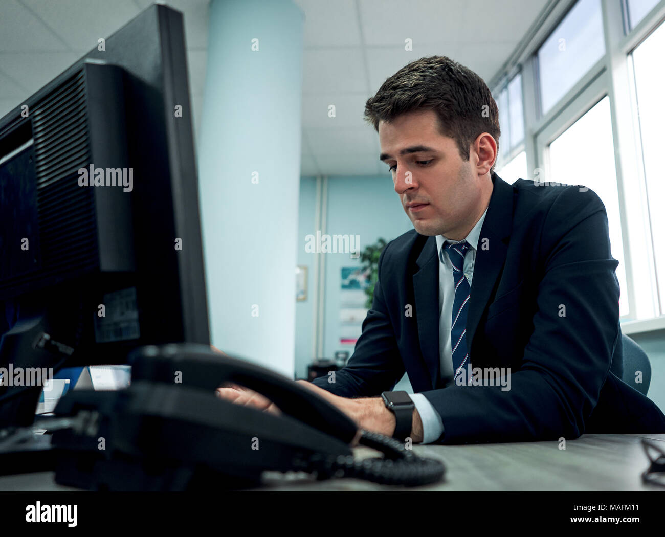 Man schließt einen Vertrag Stockfoto