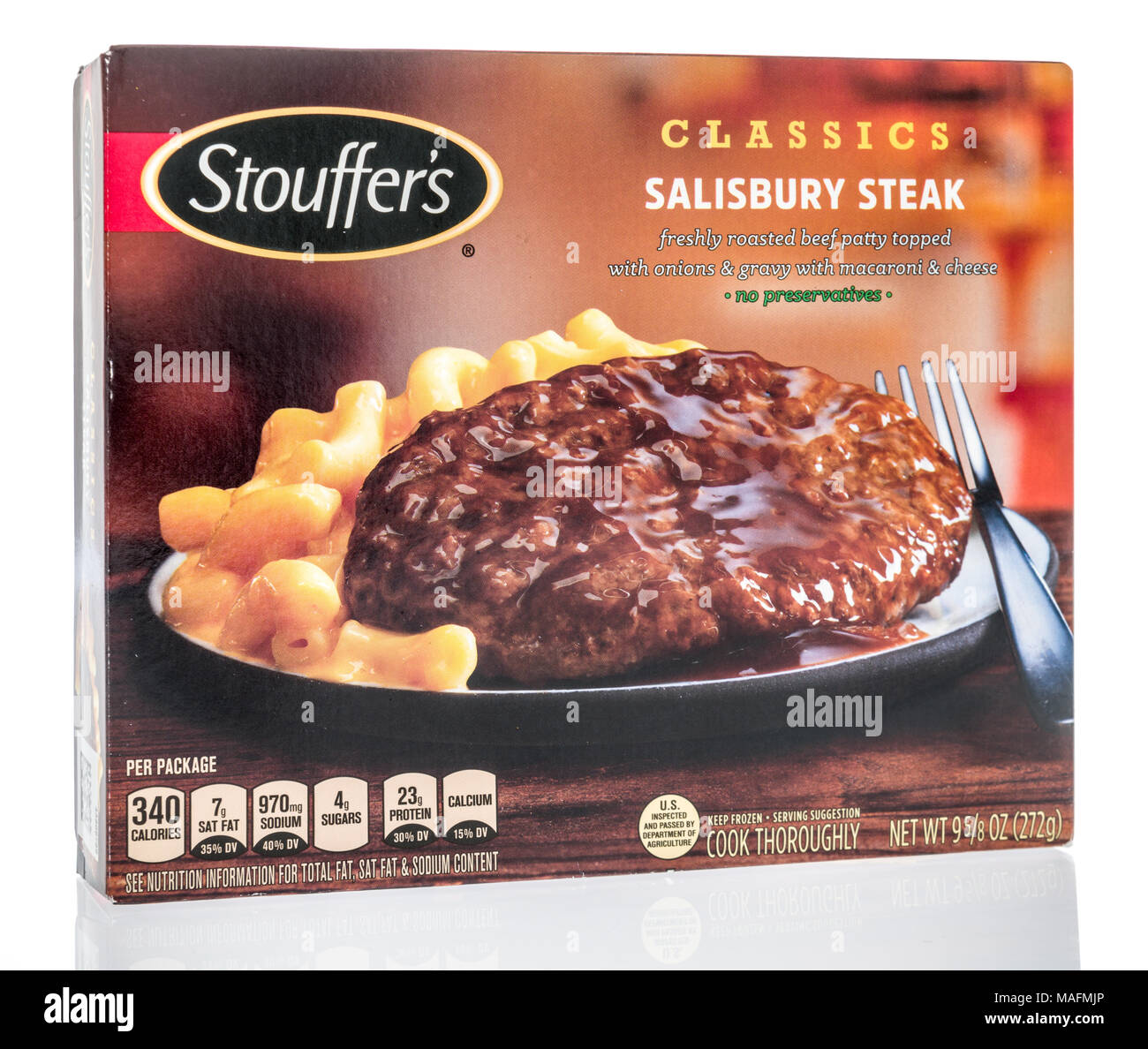 Winneconne, WI - 30. März 2018: eine Schachtel Stouffers salisbury Steak gefrorene Mahlzeit auf einem isolierten Hintergrund. Stockfoto