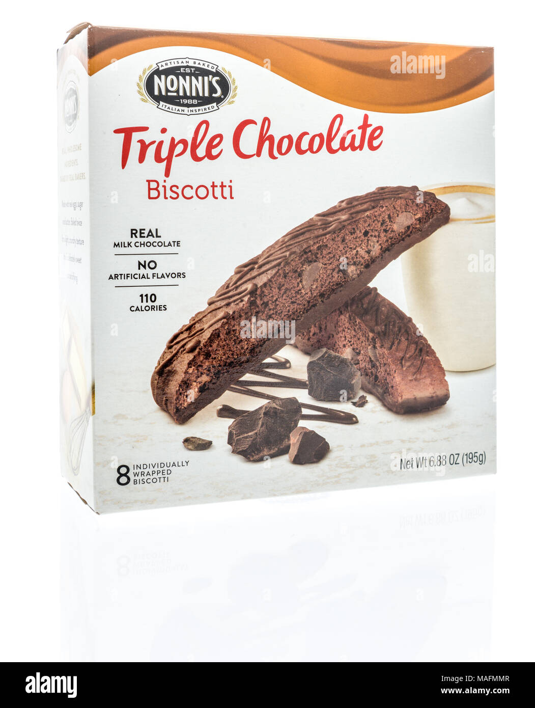 Winneconne, WI - 30. März 2018: eine Box von Triple Chocolate Nonni's bisoctti auf einem isolierten Hintergrund. Stockfoto