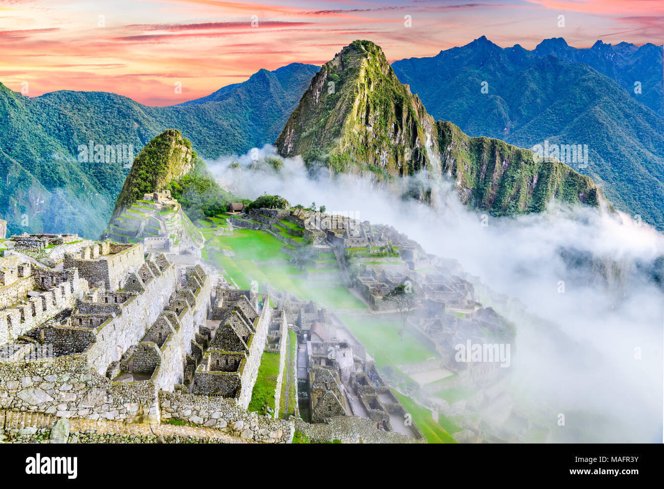 Machu Picchu in Peru - die Ruinen von Inca Empire City und Huaynapicchu Berg im Heiligen Tal, Cusco, Südamerika. Stockfoto