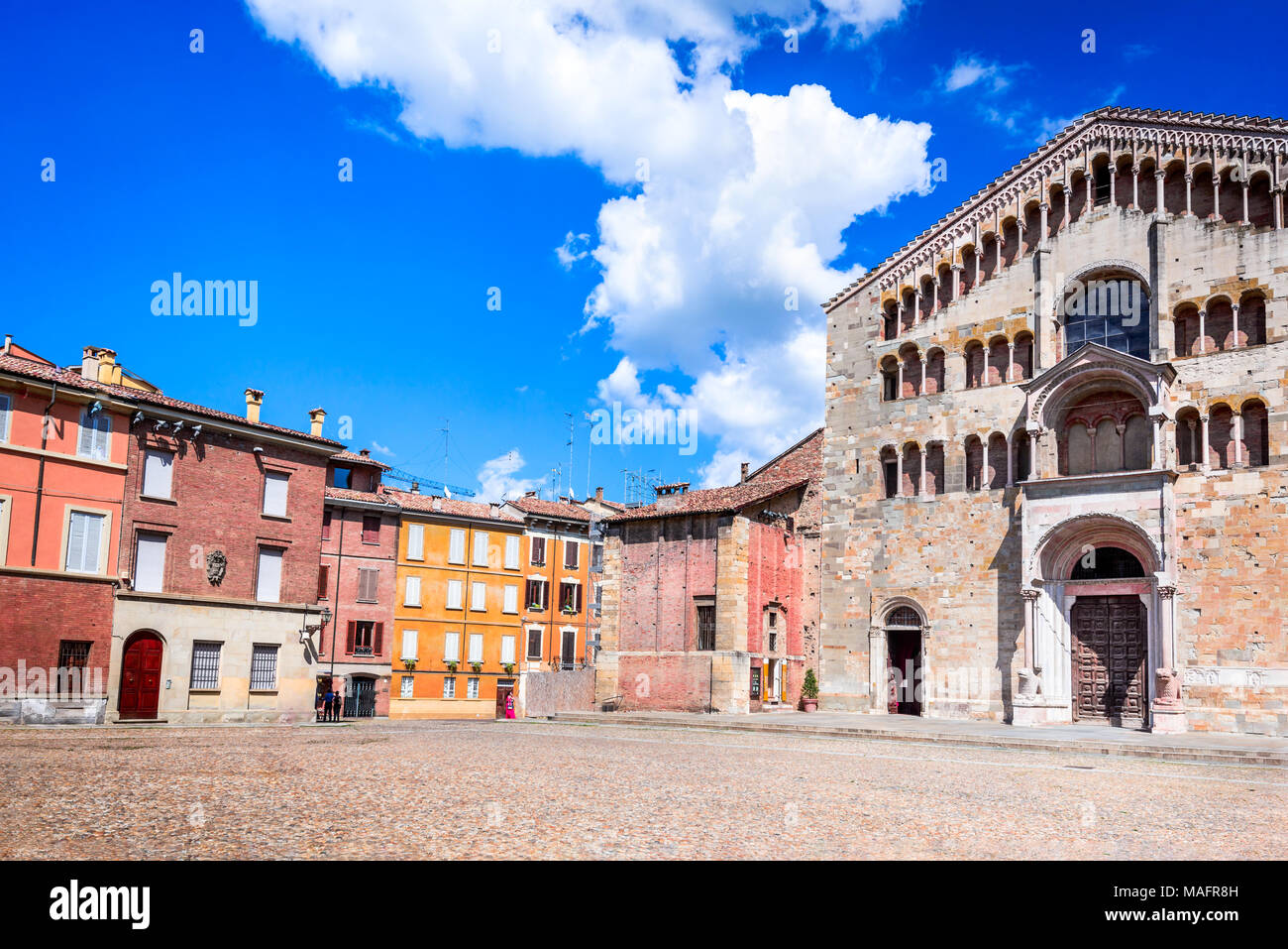 Parma, Italien - Piazza del Duomo mit dem Dom im Jahr 1059, Emilia-Romagna erbaut. Stockfoto