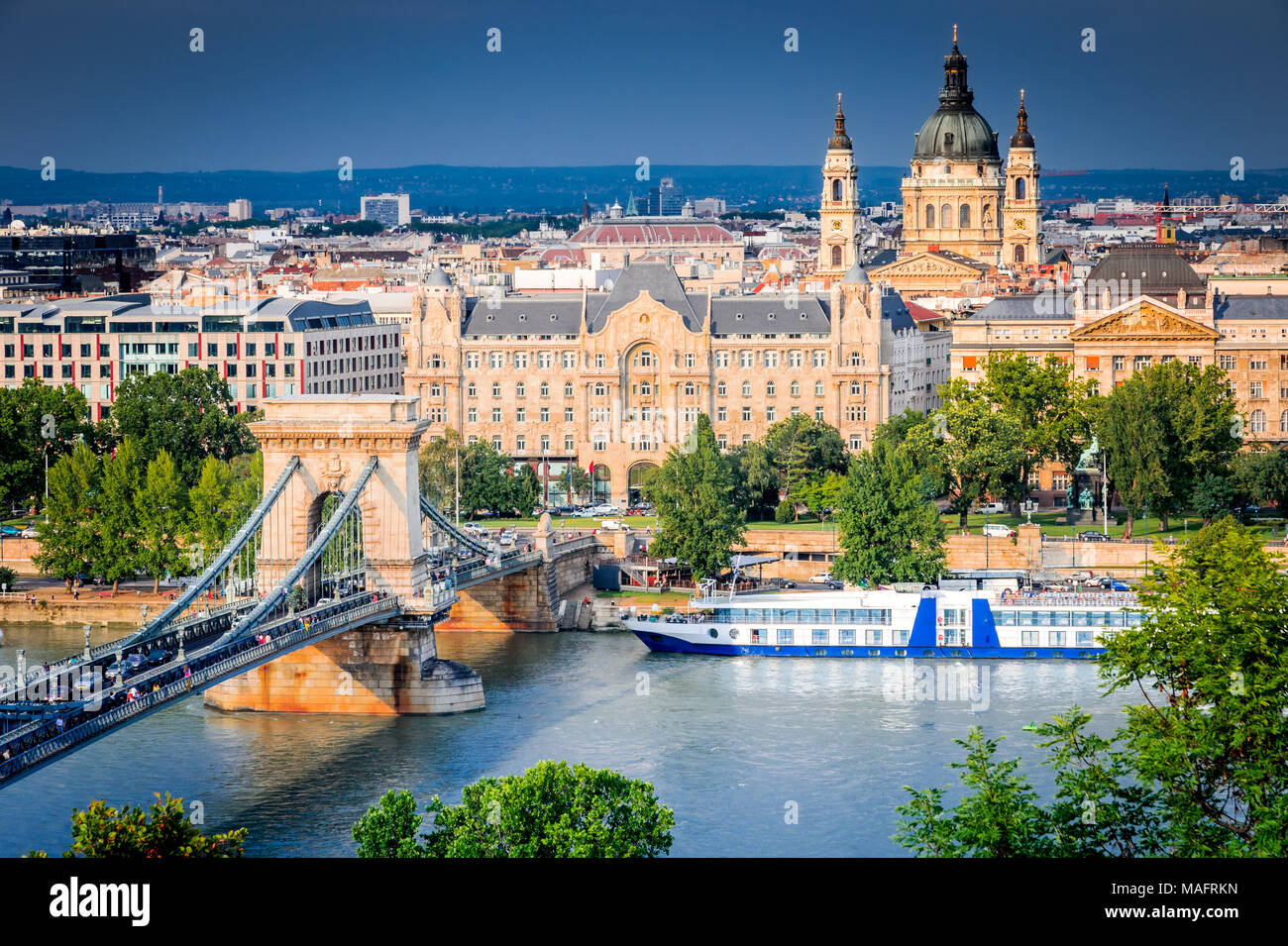 Budapest, Ungarn. Szechenyi Lanchid oder die Kettenbrücke, die erste steinerne Brücke über die Donau Stockfoto