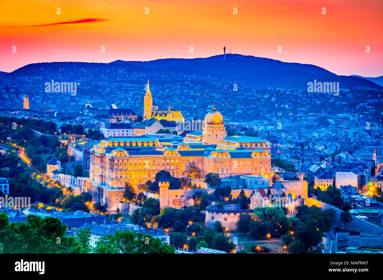 Budapest, Ungarn. Die Budaer Burg, die vom Gellertberg in Magyar Hauptstadt gesehen. Stockfoto