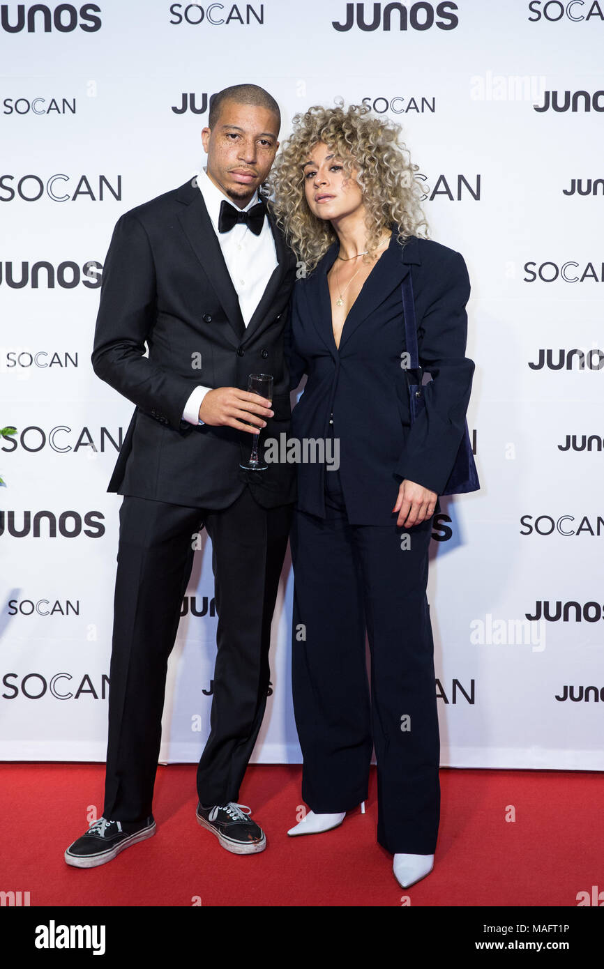 Vancouver, Kanada. 24. März, 2018. Sean Brown und Sarah Vee auf dem roten Teppich an der 2018 Juno Awards Gala in Vancouver. Credit: Bobby Singh/@fohphoto Stockfoto