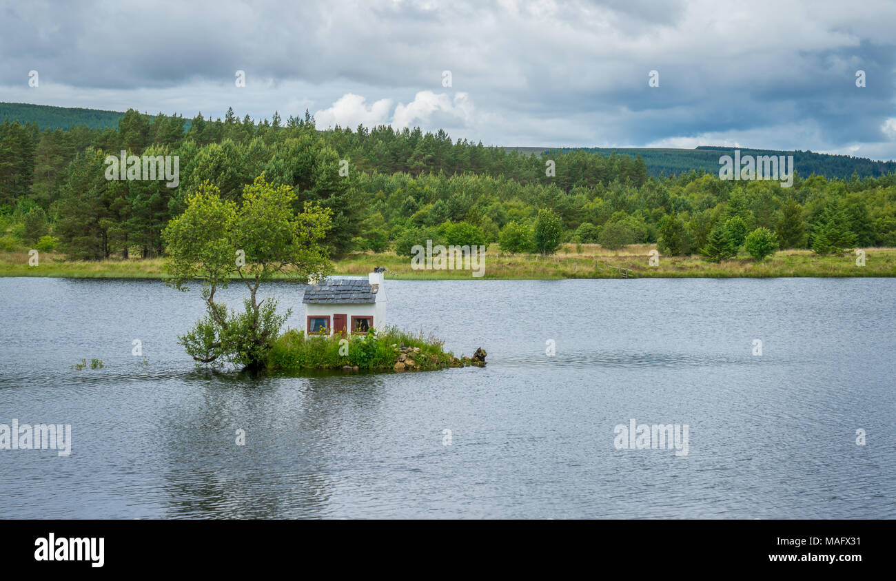 Die frühen Hoose, ein kleines Haus in Loch Shin gebaut, in der Nähe von Lairg im schottischen North West Highlands. Stockfoto