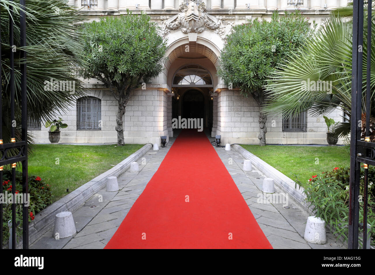Roten Teppich vor ein Luxus Hotel Stockfoto