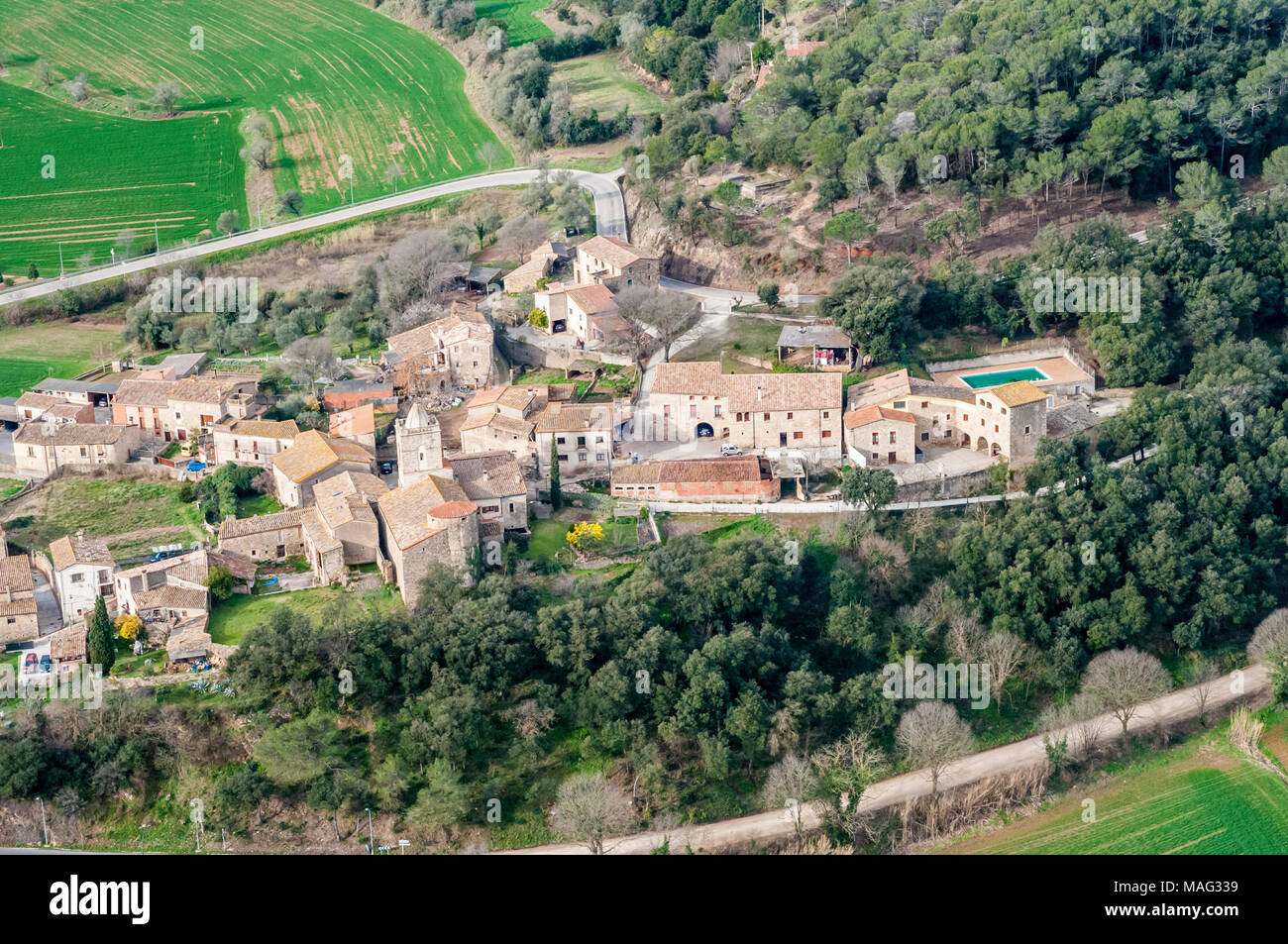 Luftaufnahme des Dorfes von Esponellà, Katalonien, Spanien Stockfoto