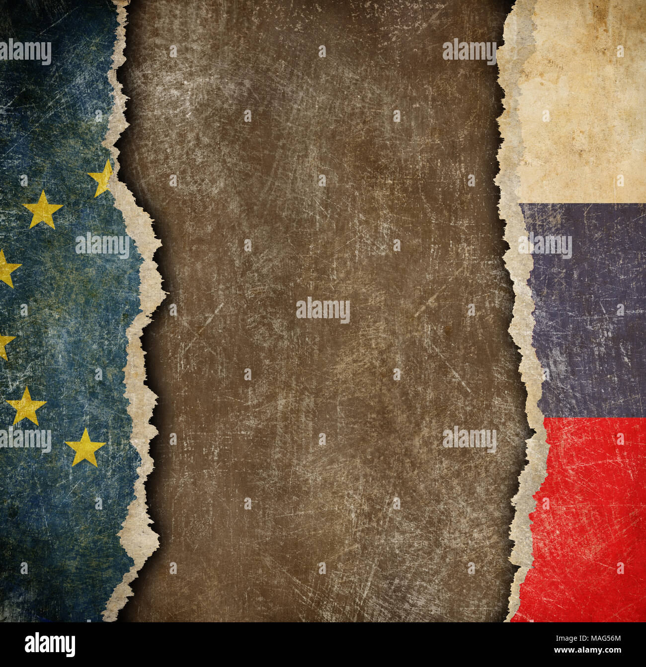 EU und Russland zerrissenes Papier Fahnen. Bruch der diplomatischen Beziehungen. Stockfoto