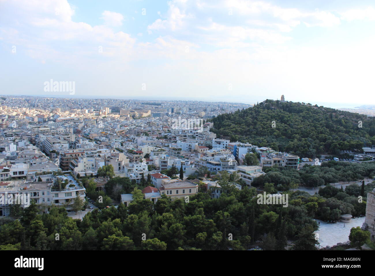 Blick in Athen, von der Akropolis, Hügel in der Mitte des ciy Stockfoto