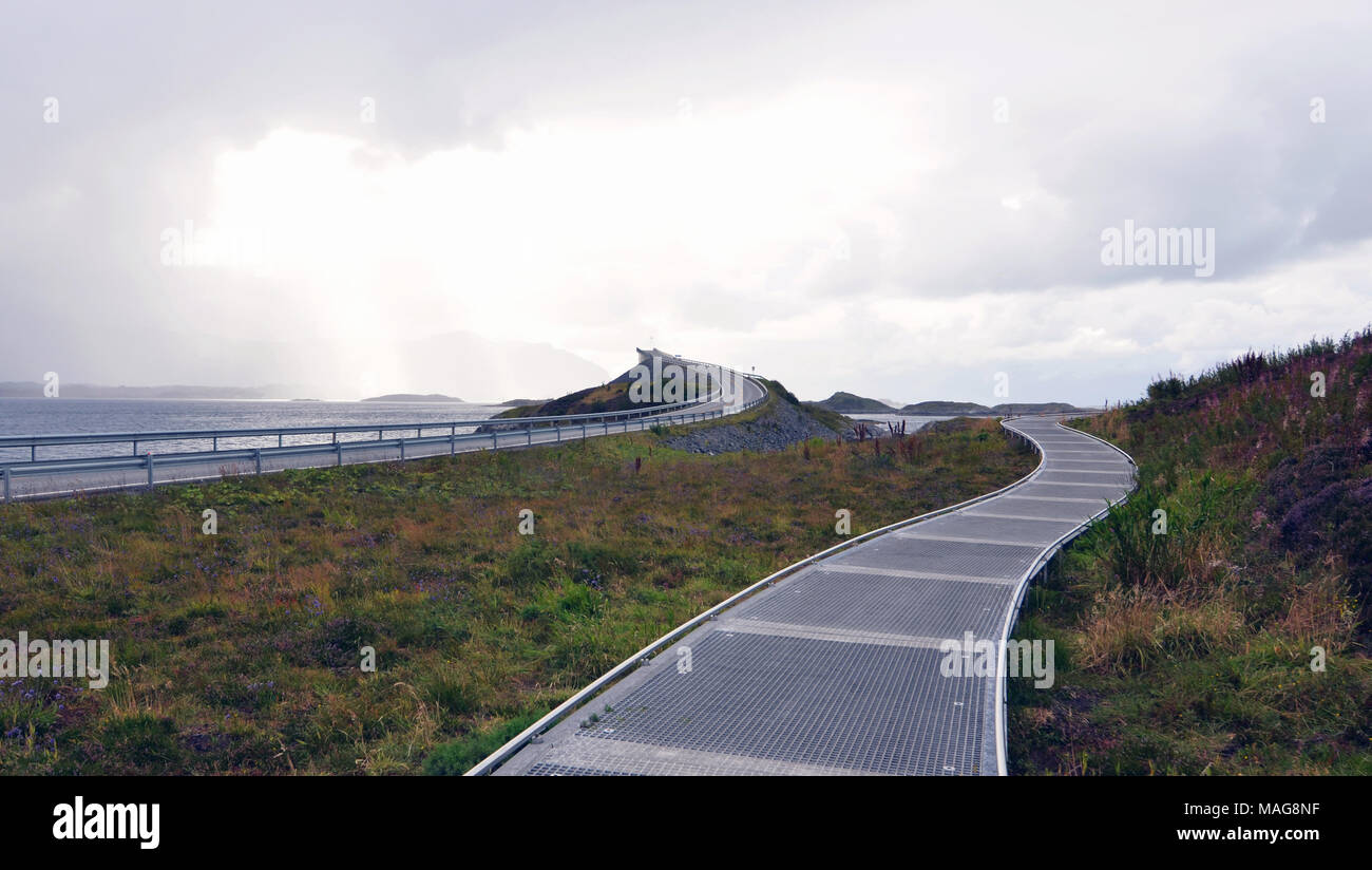 Atlanterhavsveien, schönen norwegischen Brücke, die Inseln entlang des Atlantischen Ozeans Straße Stockfoto