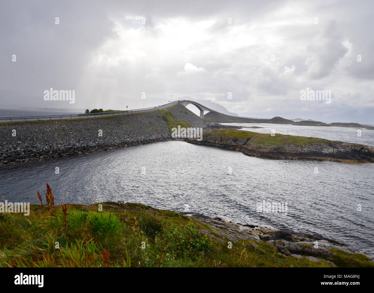 Atlanterhavsveien, schönen norwegischen Brücke, die Inseln entlang des Atlantischen Ozeans Straße Stockfoto