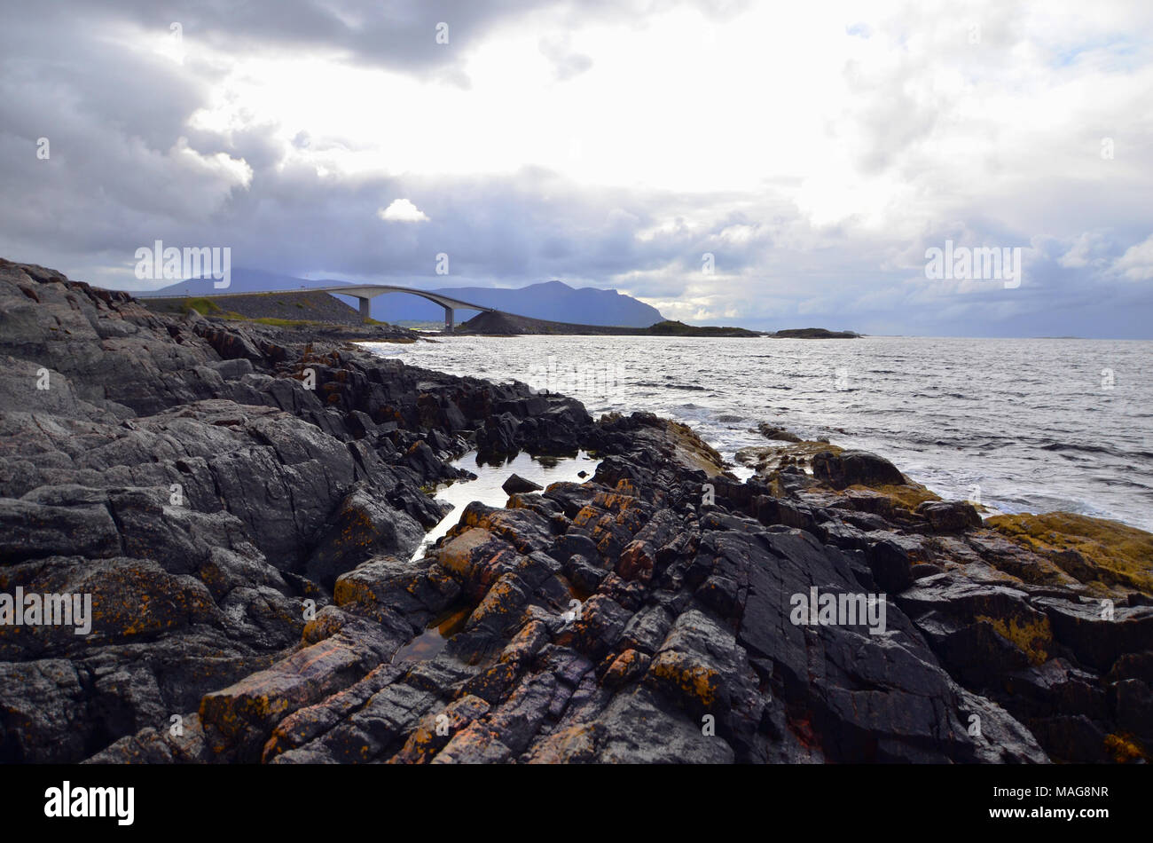 Atlanterhavsveien, schönen norwegischen Brücke, die Inseln entlang des Atlantischen Ozeans Straße Stockfoto
