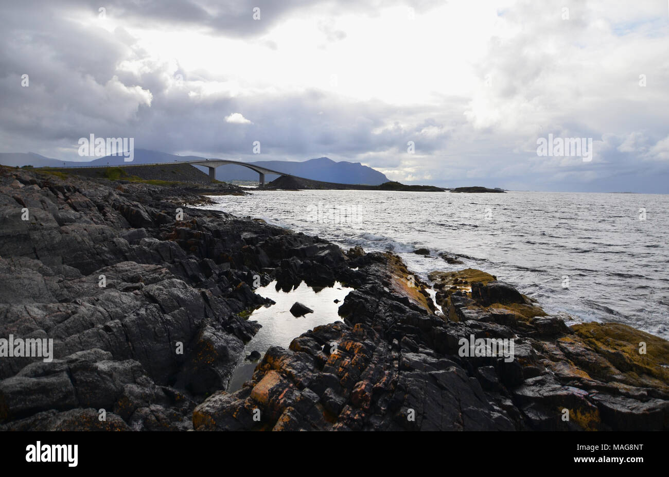 Atlanterhavsveien, schönen norwegischen Brücke, die Inseln entlang des Atlantischen Ozeans Straße Stockfoto